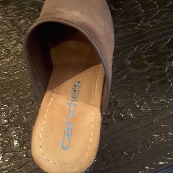 Clogs - Picture 2 of 4